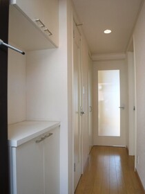 玄関　※同物件、別部屋の写真です。