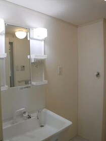 洗面設備　※同物件、別部屋の写真です。