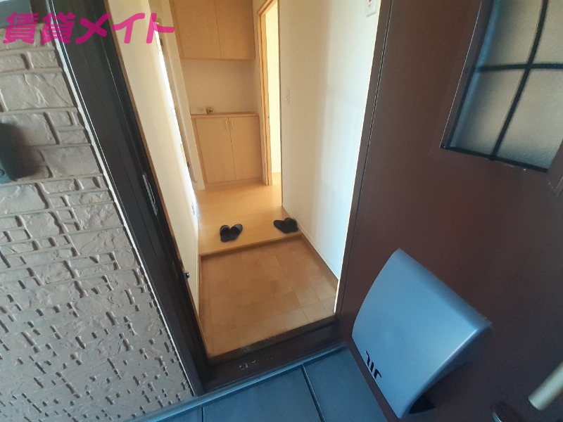 玄関　同型部屋写真です。