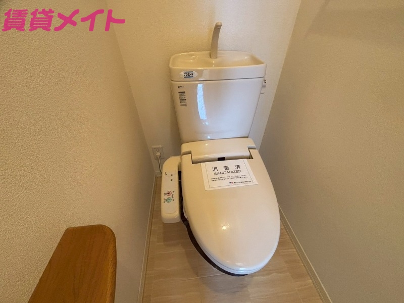 トイレ　同型部屋写真です。
