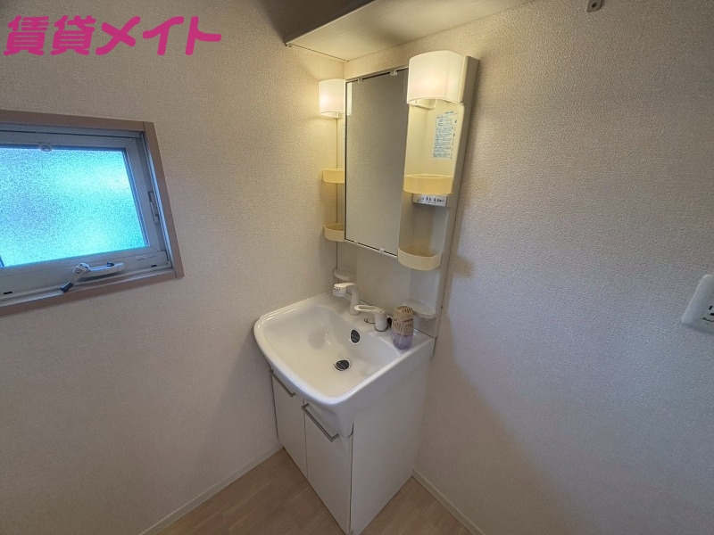 洗面設備　同型部屋写真です。