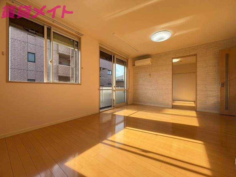 居室・リビング　同型部屋写真です。