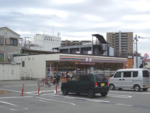 コンビニ　セブンイレブン高槻芥川１丁目店（コンビニ）まで53m
