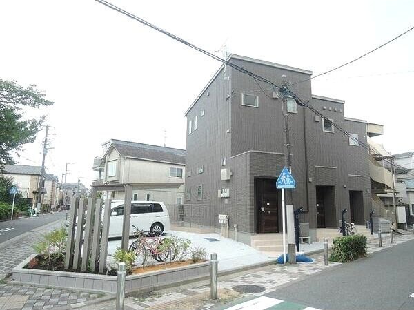 ロビー　駅徒歩７分です