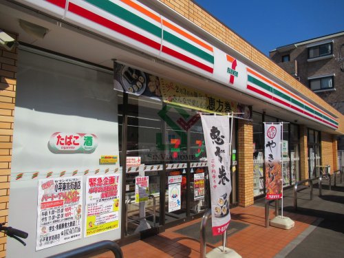 コンビニ　セブンイレブン小平武道館前店（コンビニ）まで34m