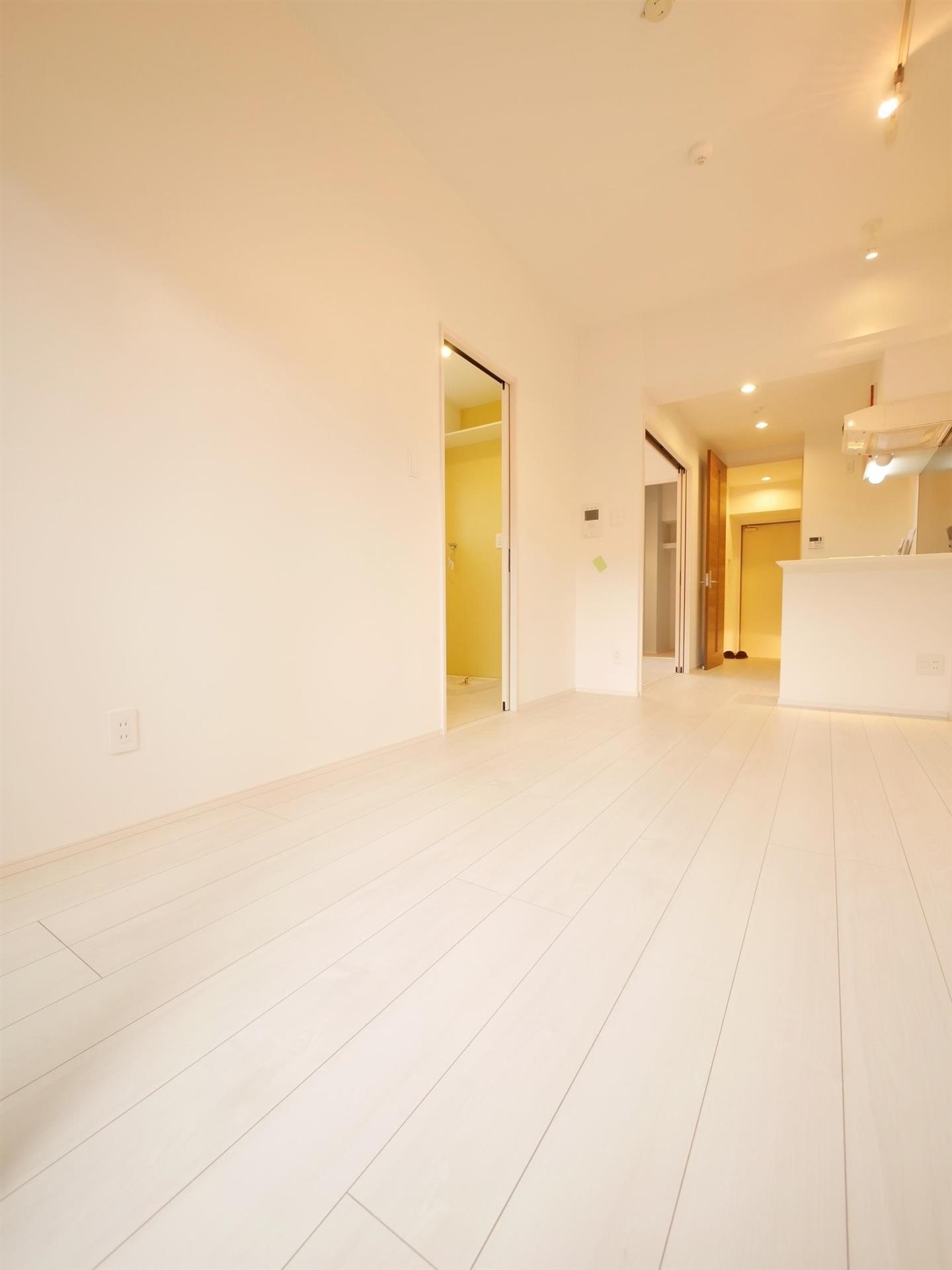 その他部屋・スペース　床も薄いいろで部屋が明るいです♪