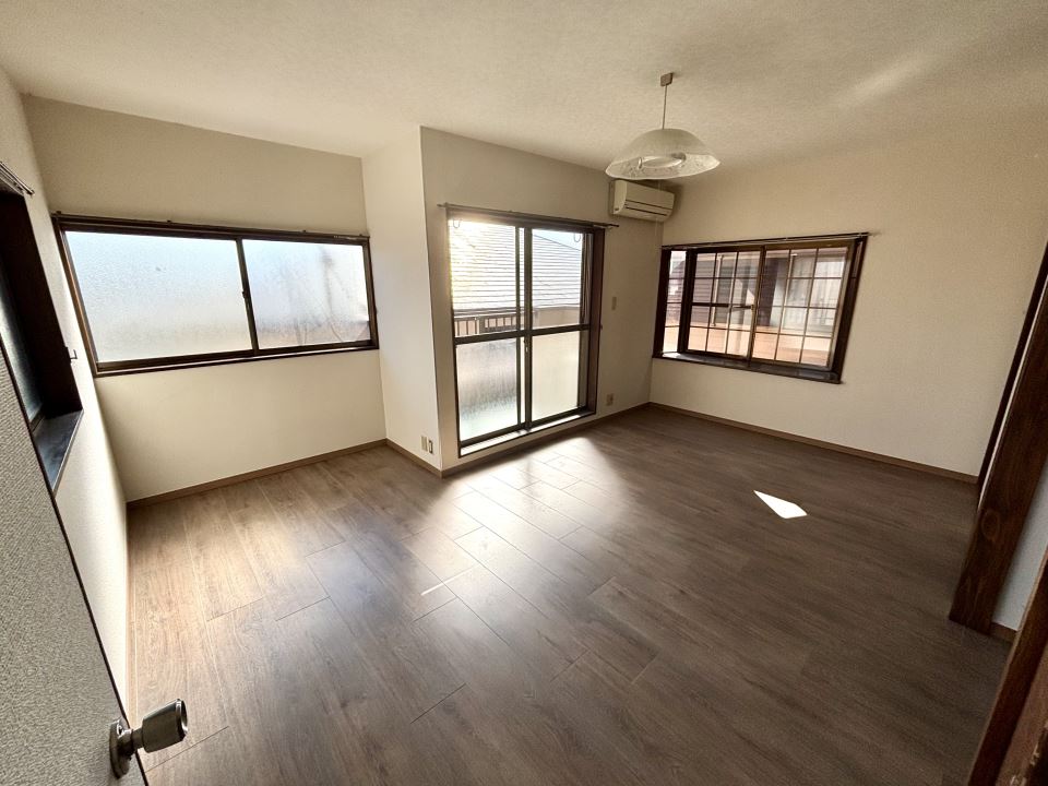 その他　３面採光のお部屋で明るいですよ！