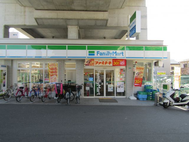 コンビニ　ファミリーマート 南田辺駅前店（コンビニ）まで214m