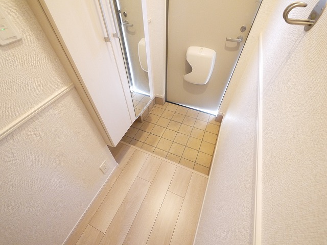 玄関　収納もある玄関です