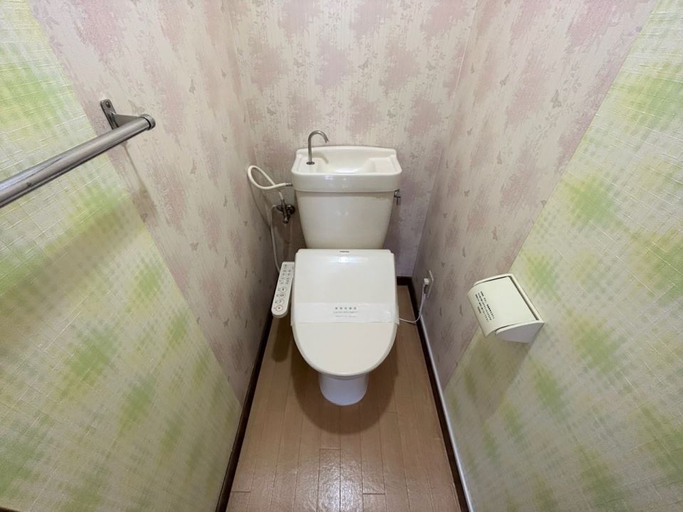 トイレ　温水便座器です。