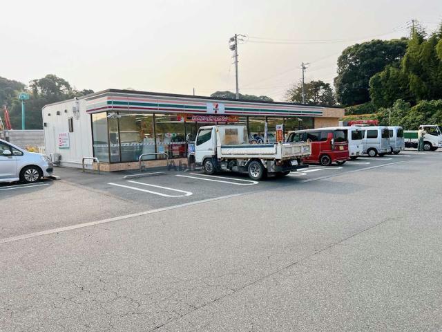 コンビニ　セブンイレブン宇部川上店（コンビニ）まで927m