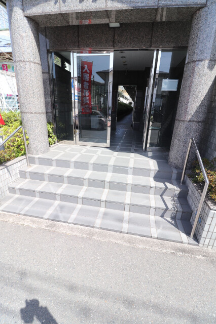 エントランス　明るいエントランス