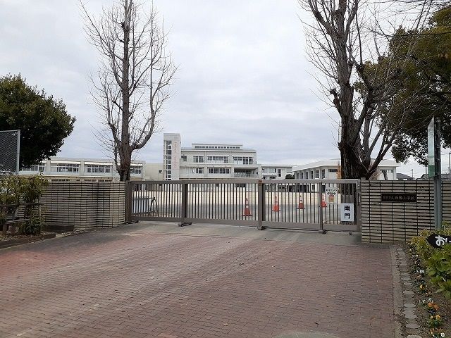小学校　西端小学校（小学校）まで211m