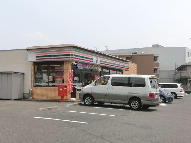 コンビニ　セブンイレブン坂戸八幡店（コンビニ）まで548m