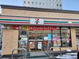 コンビニ　セブンイレブン札幌北7条西12丁目店（コンビニ）まで566m