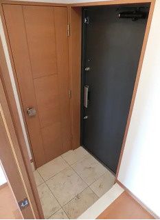 玄関　写真は別部屋参考　現況優先