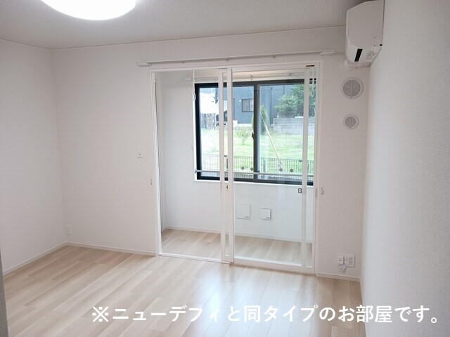 アジュールIの居間写真