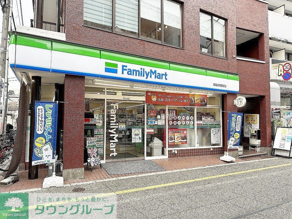 コンビニ　ファミリーマート 松陰神社駅前店（コンビニ）まで590m