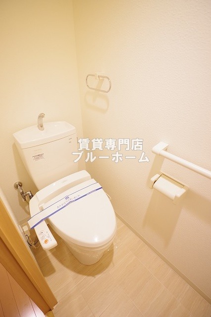 トイレ　温水洗浄付き便座！