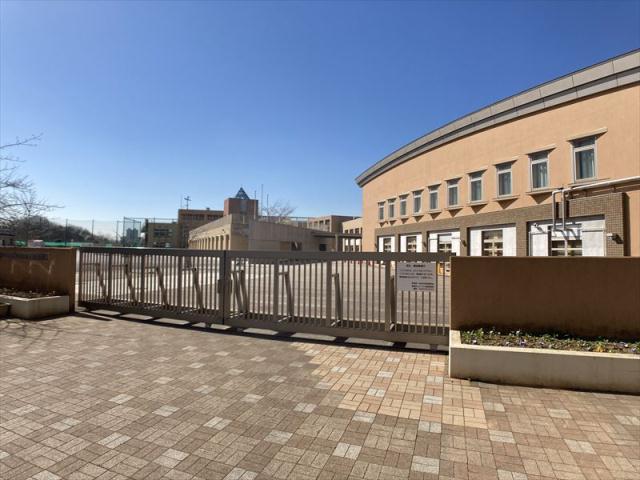 小学校　町田市立小山ヶ丘小学校（小学校）まで714m