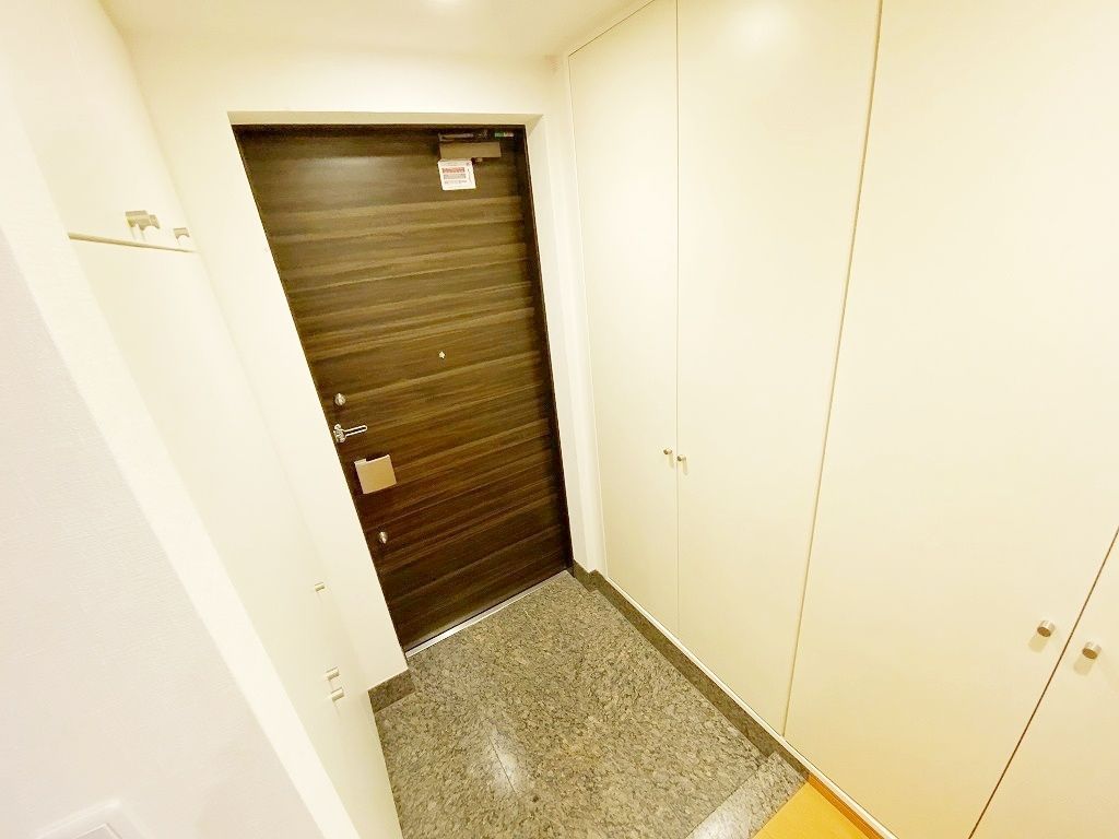 玄関　※写真は同タイプ住戸です。