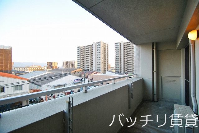 バルコニー　別号室写真の為現況を優先致します。