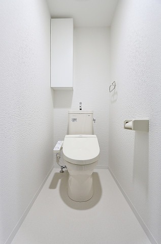 トイレ　温水洗浄便座付きです