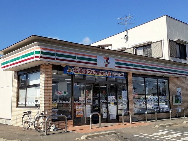 コンビニ　セブンイレブン岩間泉店（コンビニ）まで900m