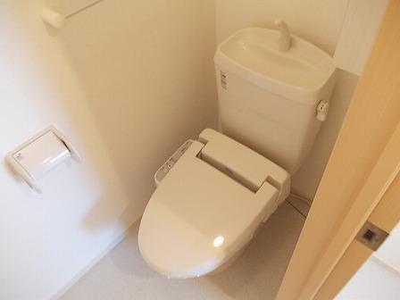 トイレ　ウォシュレット付の洋式トイレです♪