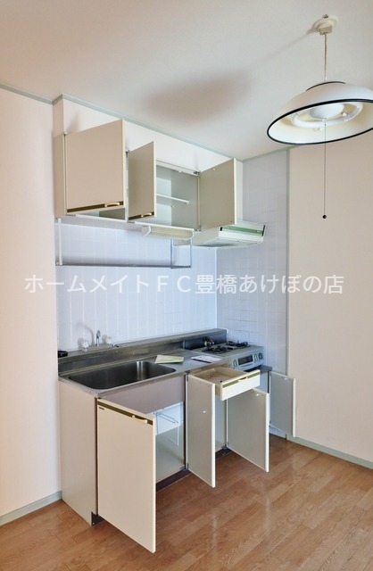 キッチン　同型別部屋写真（反転）