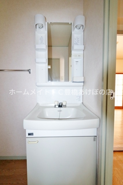 洗面設備　同型別部屋写真（反転）