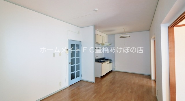 居室・リビング　同型別部屋写真（反転）
