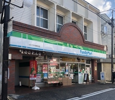 コンビニ　ファミリーマート（コンビニ）まで150m