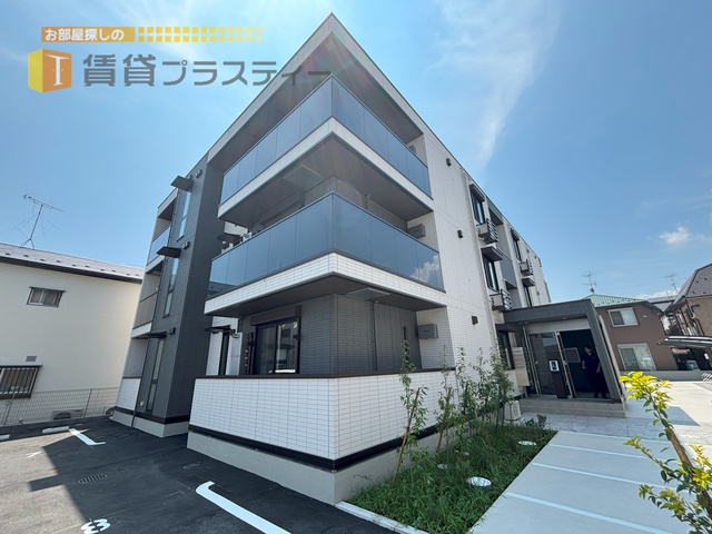 建物外観　日差し差し込むサンサンサンモール。