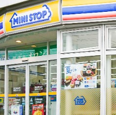 コンビニ　ミニストップ 南越谷ラクーン店（コンビニ）まで184m