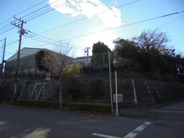 中学校　横浜市立港南台第一中学校（中学校）まで1784m