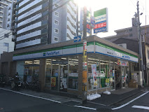 コンビニ　ファミリーマート 福岡渡辺通五丁目店（コンビニ）まで176m