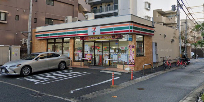 コンビニ　セブンイレブン 福岡草香江2丁目店（コンビニ）まで732m