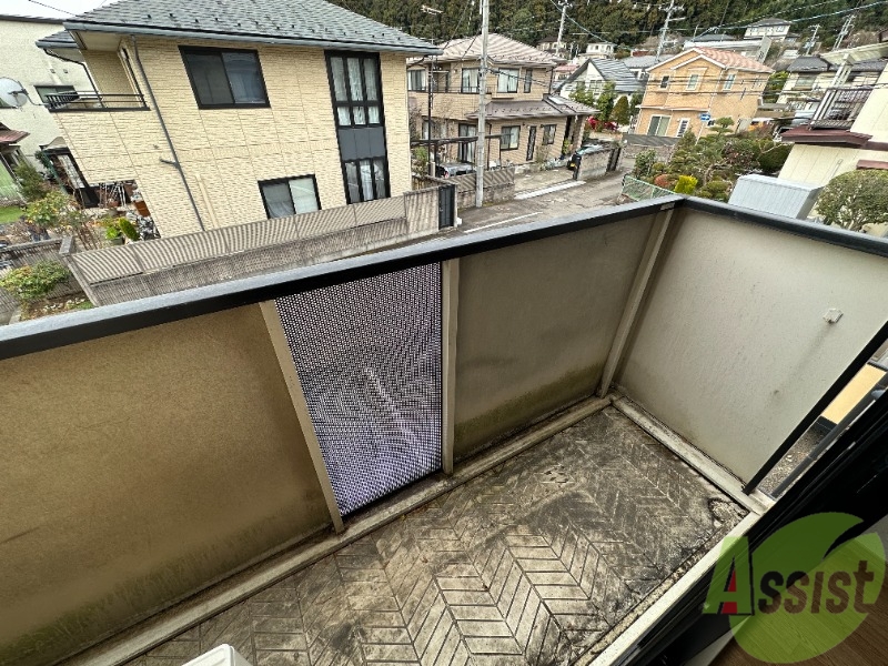 バルコニー　お天気の良い日は布団も干せてポカポカですね。