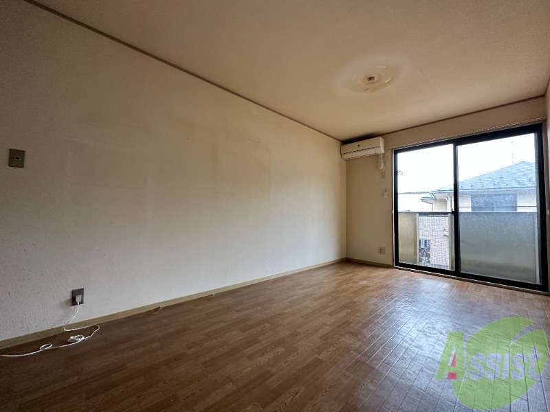 居室・リビング　広々とした開放感のあるお部屋でリラックス出来そう。