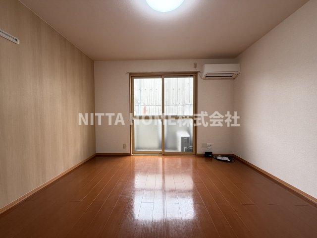 居室・リビング　洋室８帖のお部屋です♪