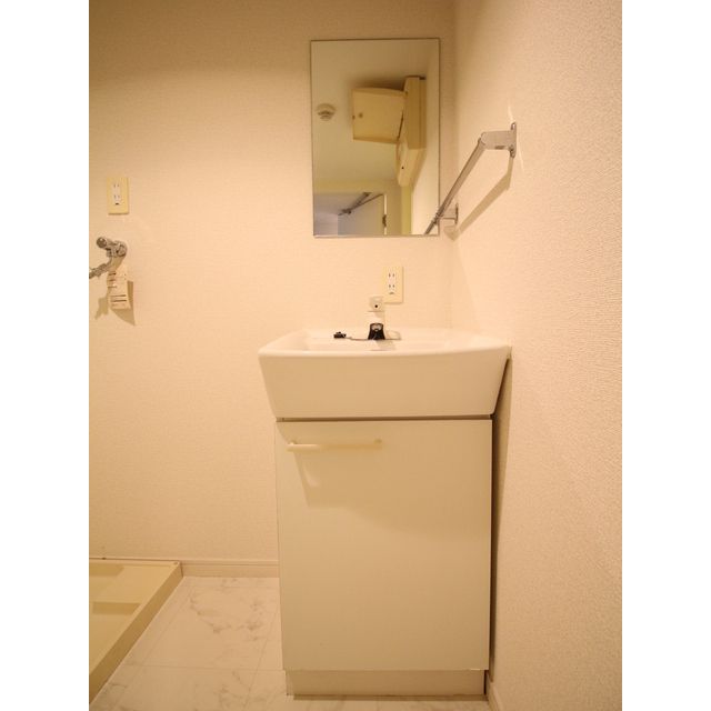 洗面設備　※別部屋の参考写真です。