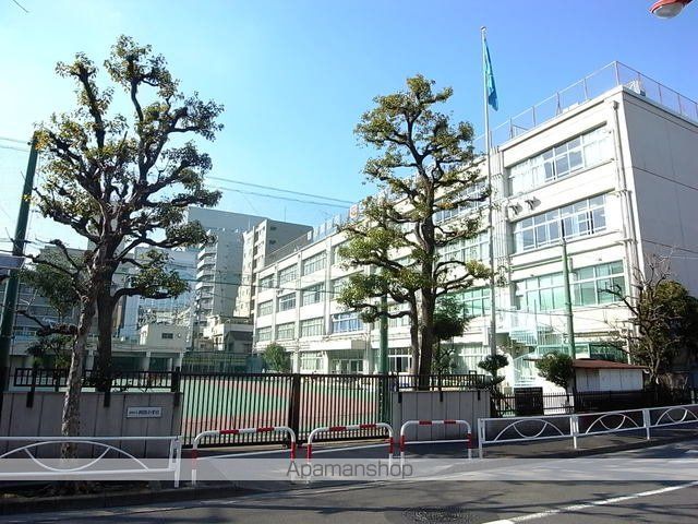 小学校　墨田区立両国小学校（小学校）まで142m