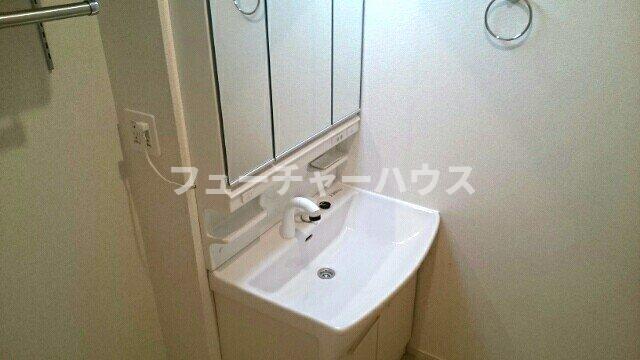 洗面設備　コンパクトで使いやすい洗面所