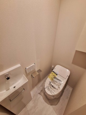 トイレ　★節水効果の高いタンクレストイレ★
