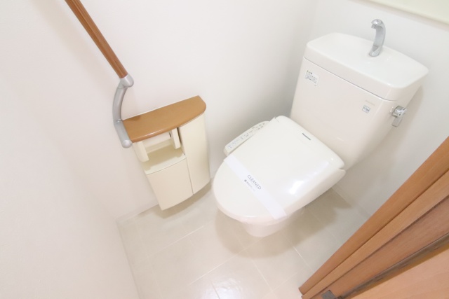 トイレ　※別室の参考写真の為、現況優先です。