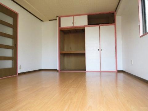 居室・リビング　室内