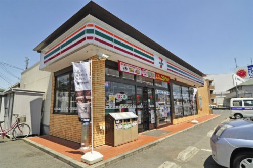 コンビニ　セブン‐イレブン 坂戸八幡店（コンビニ）まで795m