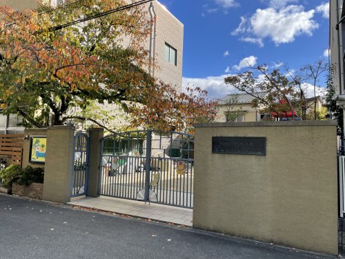 幼稚園・保育園　西高殿若葉幼稚園（幼稚園・保育園）まで389m