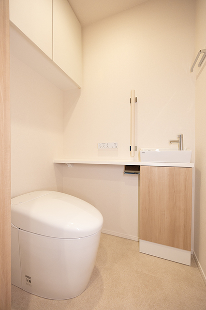 トイレ　※写真は同タイプ住戸です。